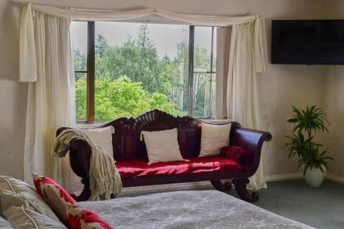 Pillars Luxury Suite