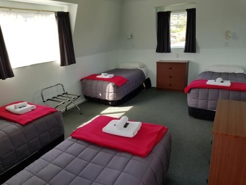 Courtesy Court Motel4