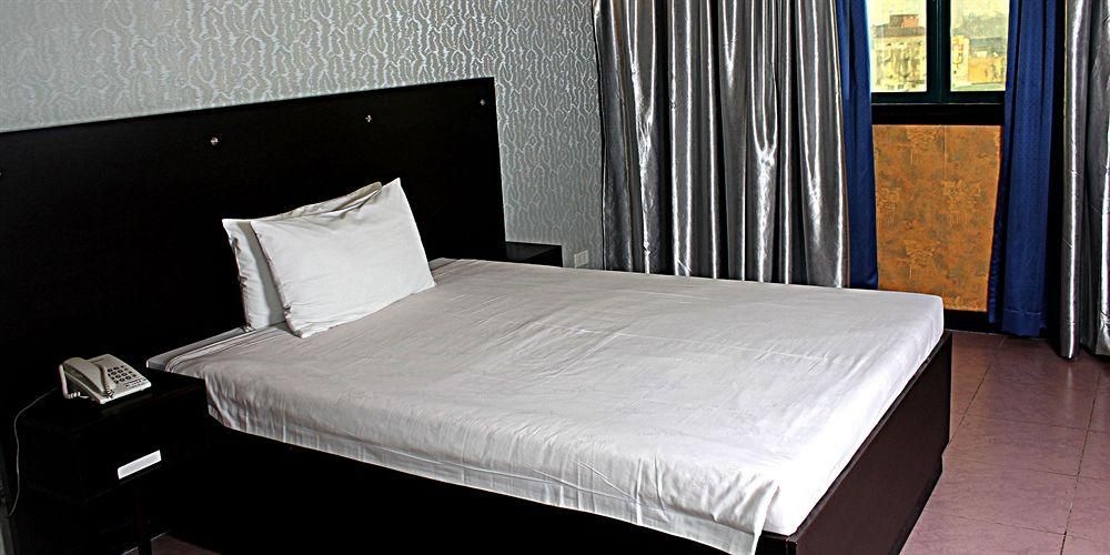 Lido De Paris Hotel1