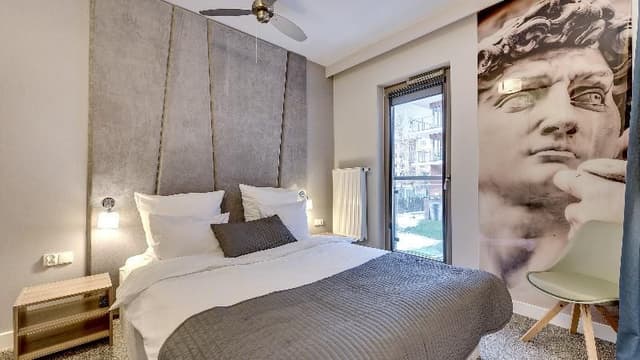APARTMENT THREE BEDROOMS