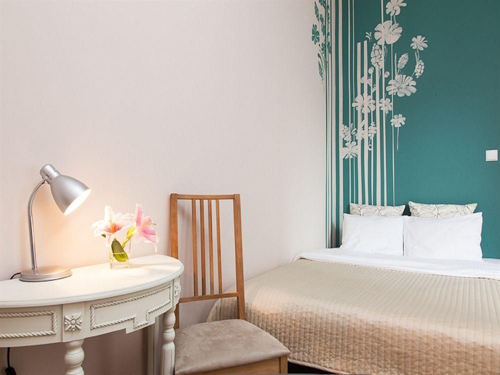 Blooms Inn & Apartments4