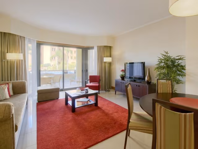 APARTMENT DELUXE THREE BEDROOM