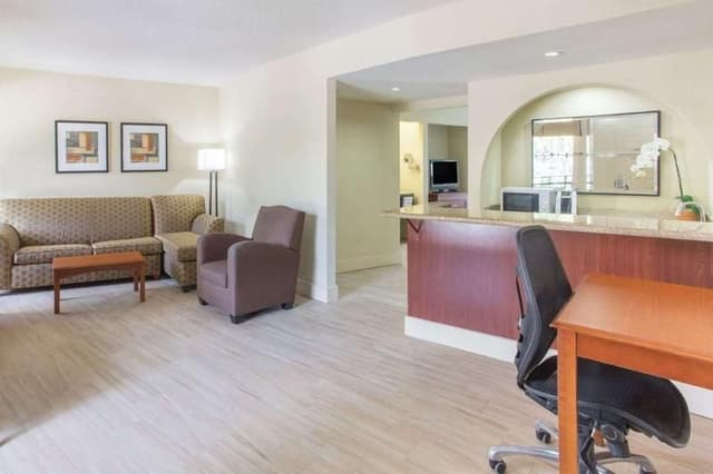 SUITE POOL VIEW