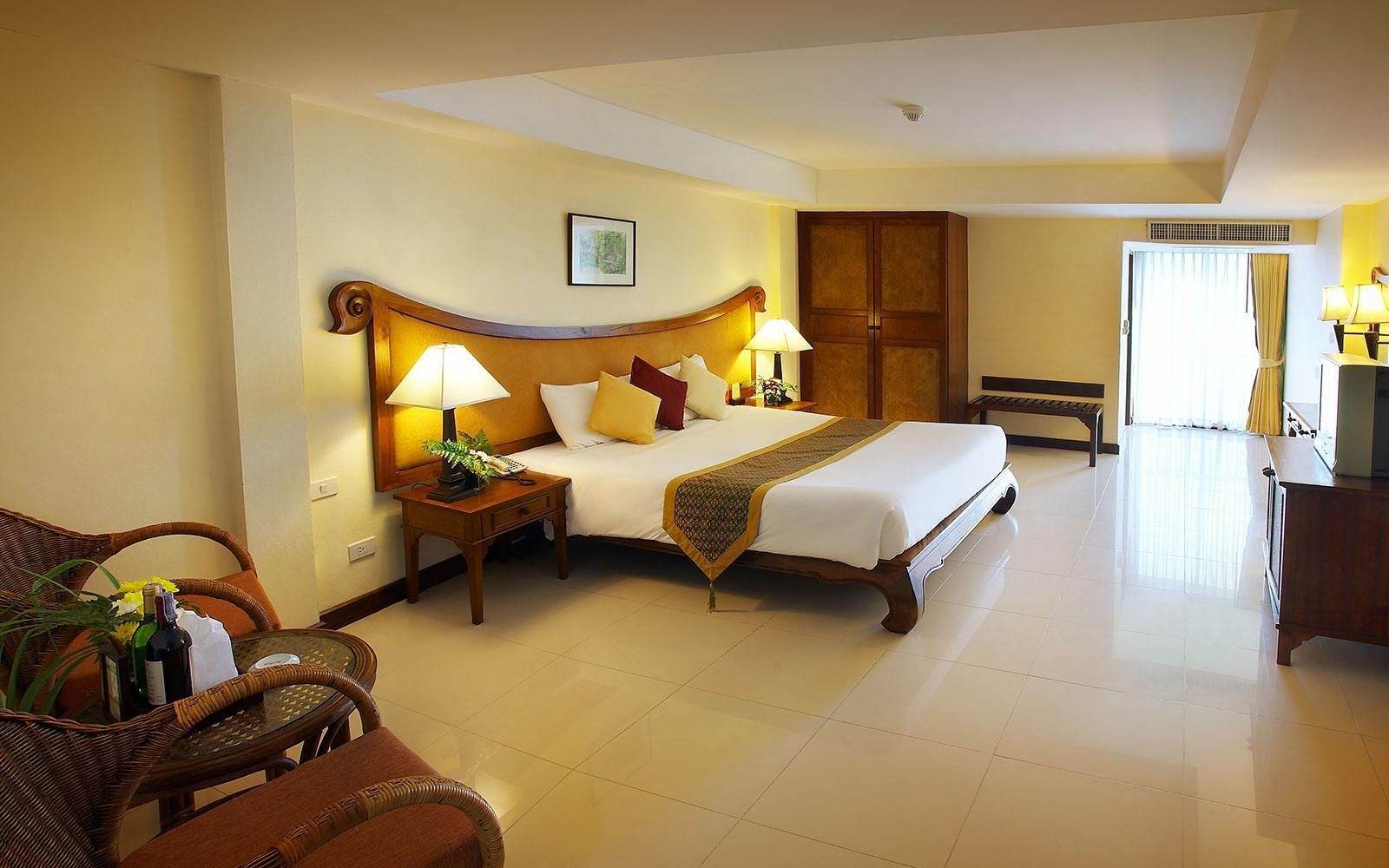 โนรา เลควิว โฮเต็ล (Nora Lakeview Hotel)0