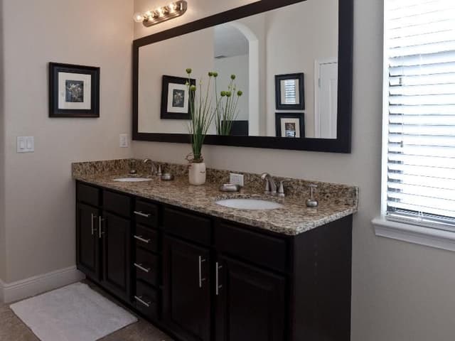 TOWNHOME FOUR BEDROOMS