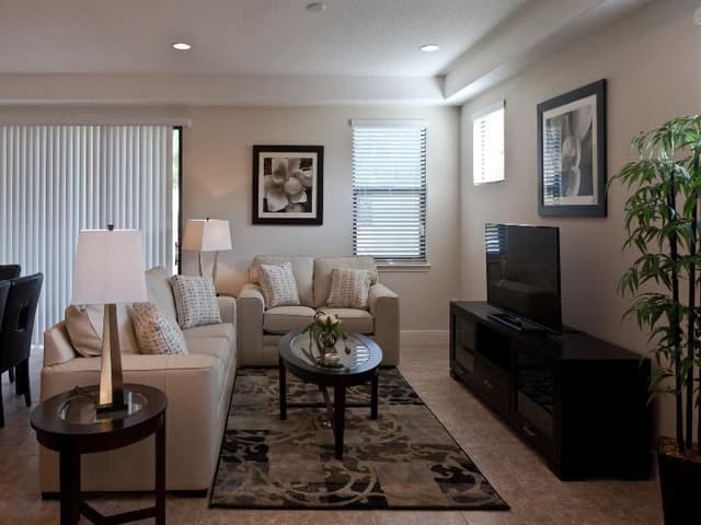 TOWNHOME FOUR BEDROOMS