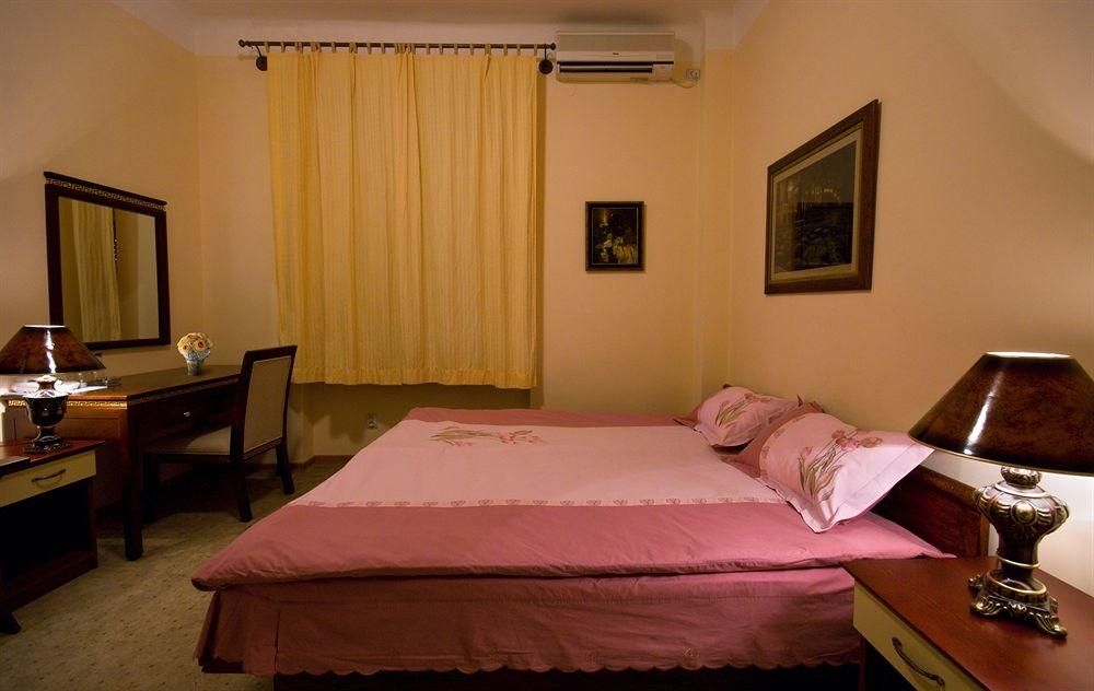 Travelling Actor - Inn2