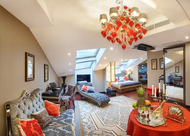 SUITE WITH JACUZZI
