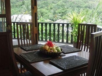 Sea View Lodge3