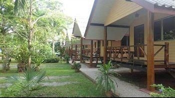 Baan Tai Rom Yen Resort0