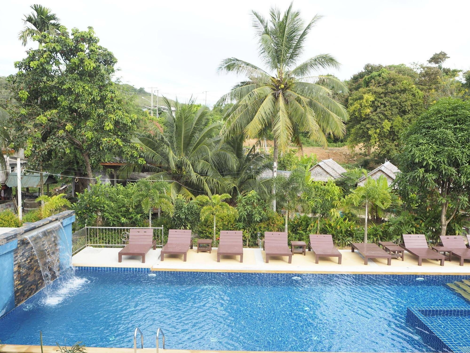 ฮัดซานดา ลันตา รีสอร์ต (Hatzanda Lanta Resort)1