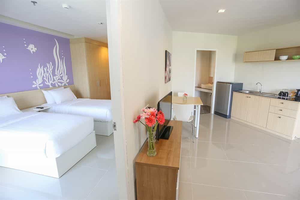 GLOW Jomtien Beach Chaiyapruek GLOW Jomtien Beach Chaiyapruek