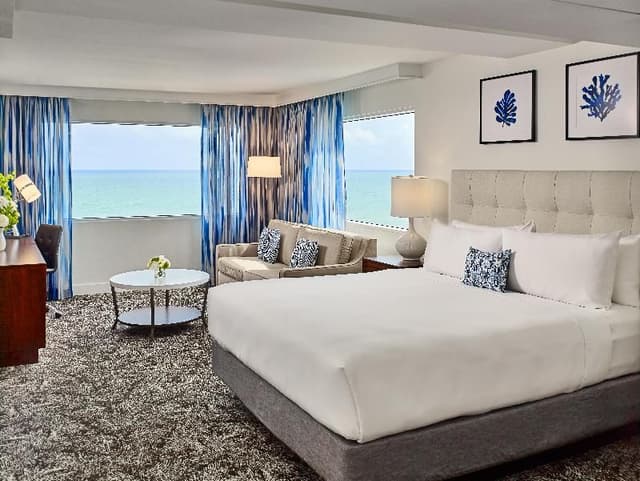 JUNIOR SUITE KING SIZE BED