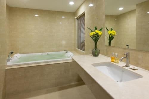 Suite with Spa Bath