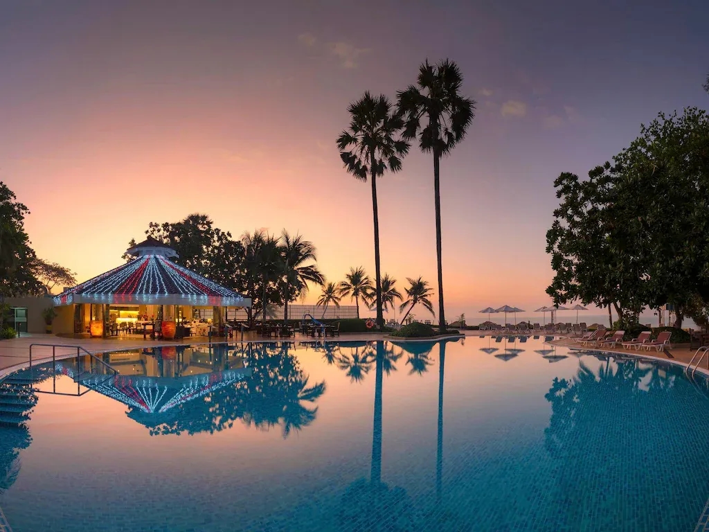 โนโวเทล ระยอง ริมเพ รีสอร์ท (Novotel Rayong Rim Pae Resort)1