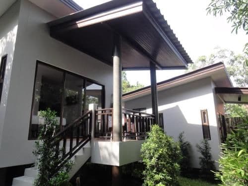 Bungalow with Garden View