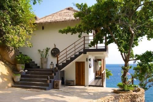 B2 Three-Bedroom Pool Villa Sea Front