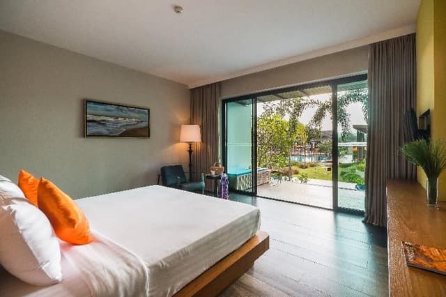 SUITE DELUXE POOL VIEW