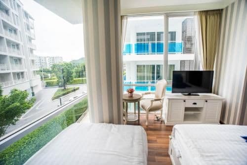 Two-bedroom Apartment with Mountain View F305