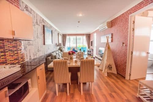 Two-bedroom Apartment with Mountain View F305