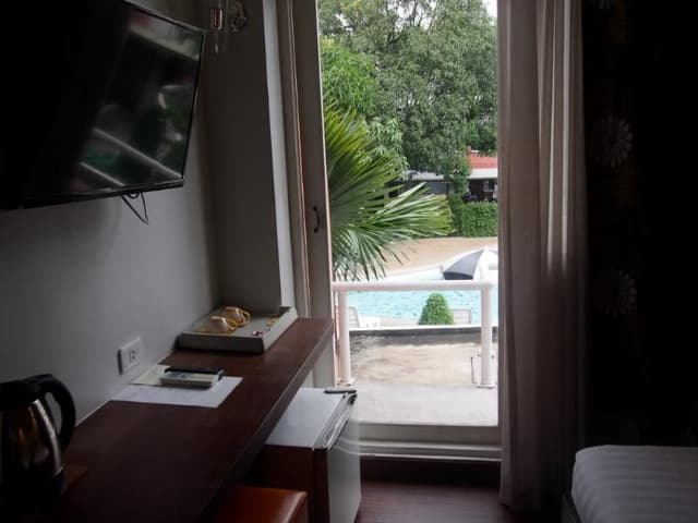 DOUBLE POOL VIEW