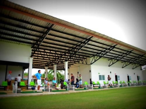 Palm Driving Range & Resort4