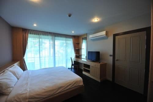 Supersized One Bedroom Apartment (2 Person)