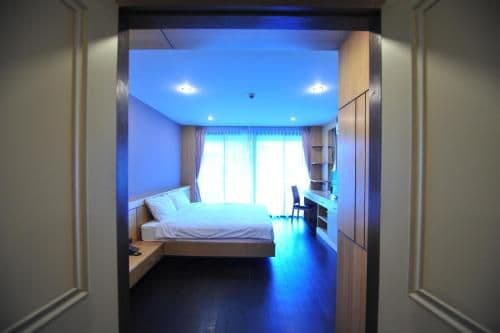 Supersized One Bedroom Apartment (2 Person)
