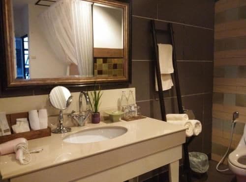 Garden studio with airport transfer