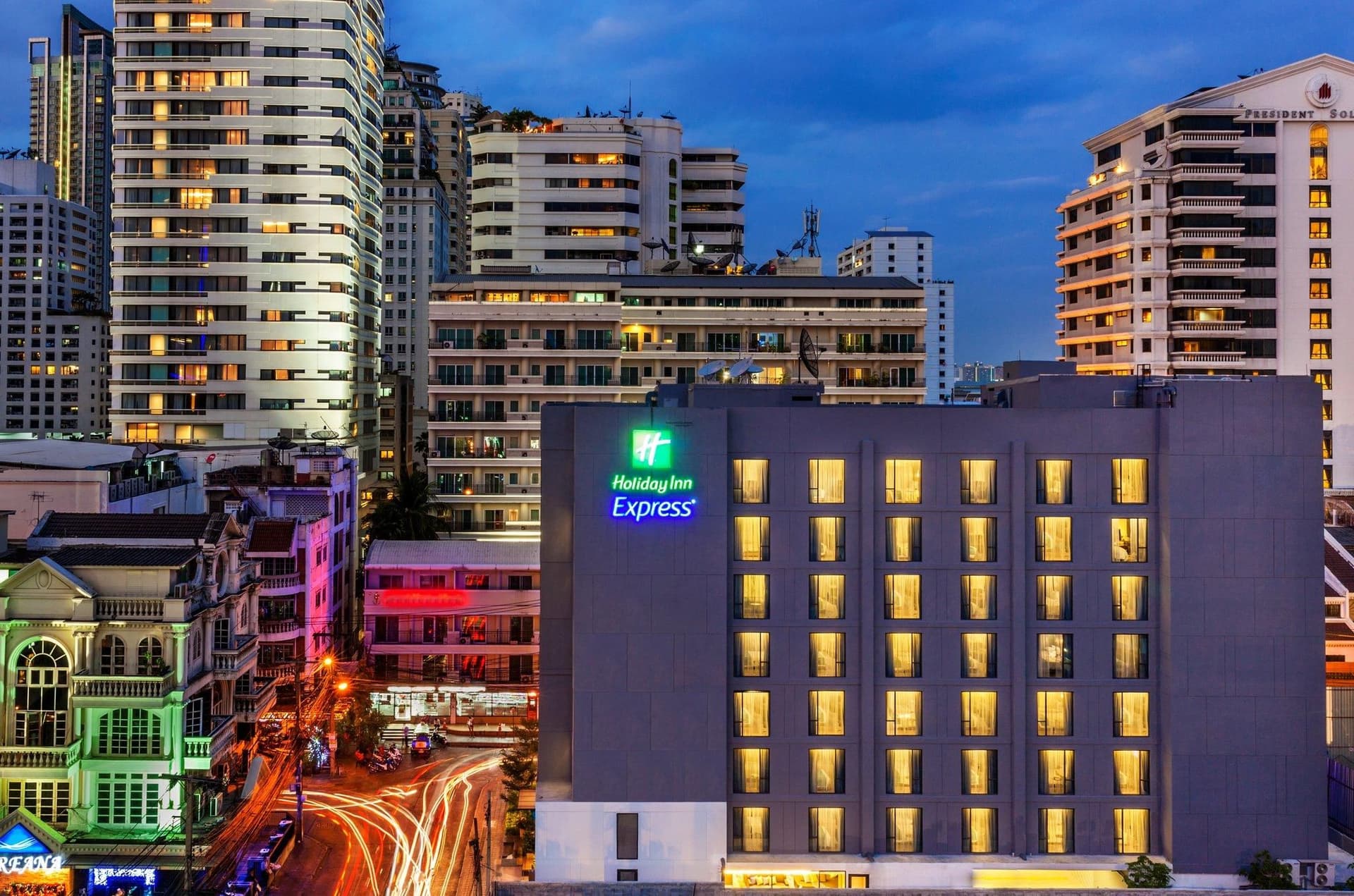 ฮอลิเดย์ อินน์ เอ็กซ์เพรส กรุงเทพ สุขุมวิท 11 ฮอลิเดย์ อินน์ เอ็กซ์เพรส กรุงเทพ สุขุมวิท 11