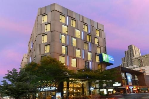 ฮอลิเดย์ อินน์ เอ็กซ์เพรส กรุงเทพ สุขุมวิท 11 (Holiday Inn Express Bangkok Sukhumvit 11)1