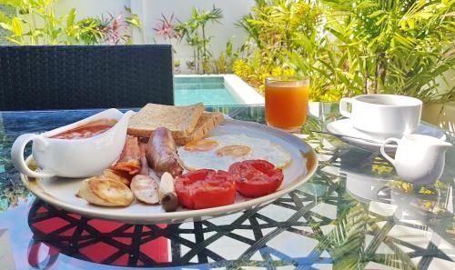 Karon Beach Pool Hotel4
