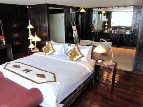Deluxe Beachfront Pool Suite