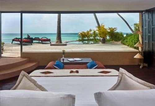 Deluxe Beachfront Pool Suite