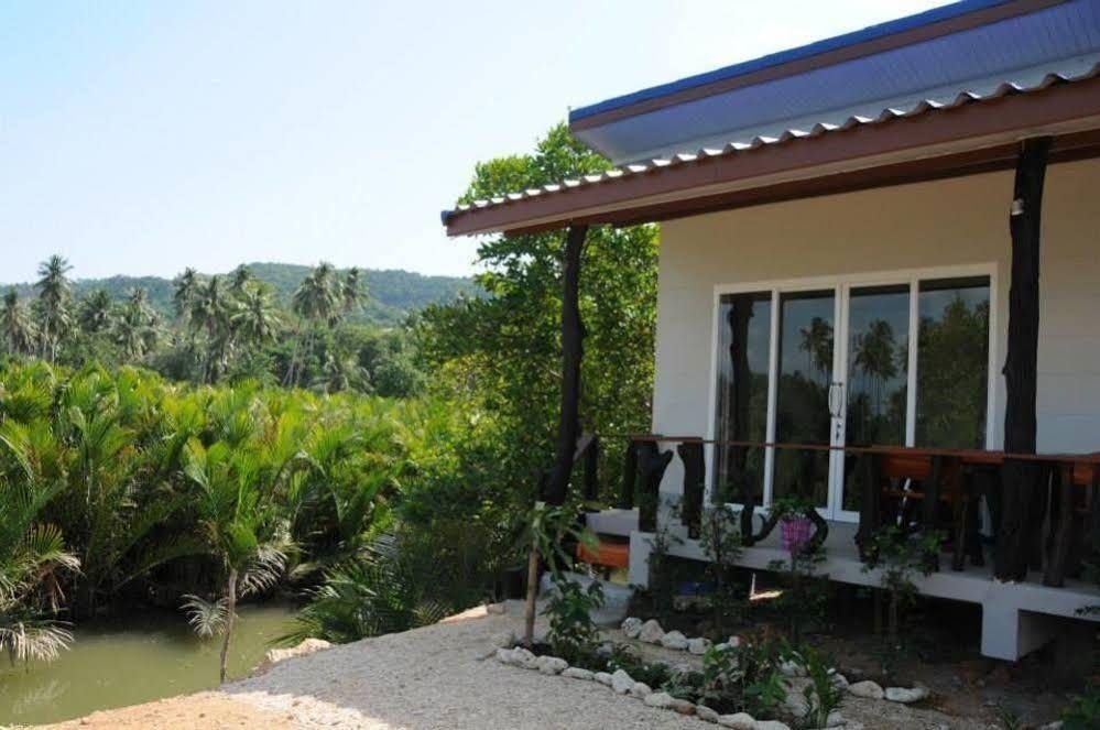 ลันตา ไวลด์ บีช รีสอร์ท (Lanta Wild Beach Resort)0