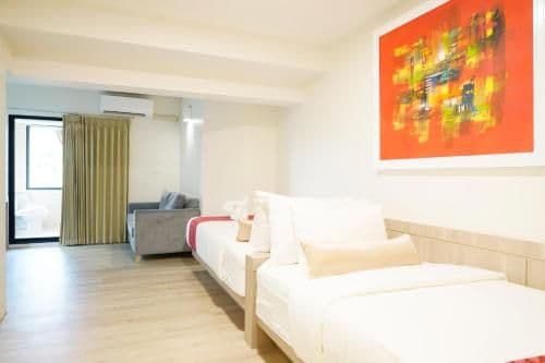 Deluxe Twin Room with Window