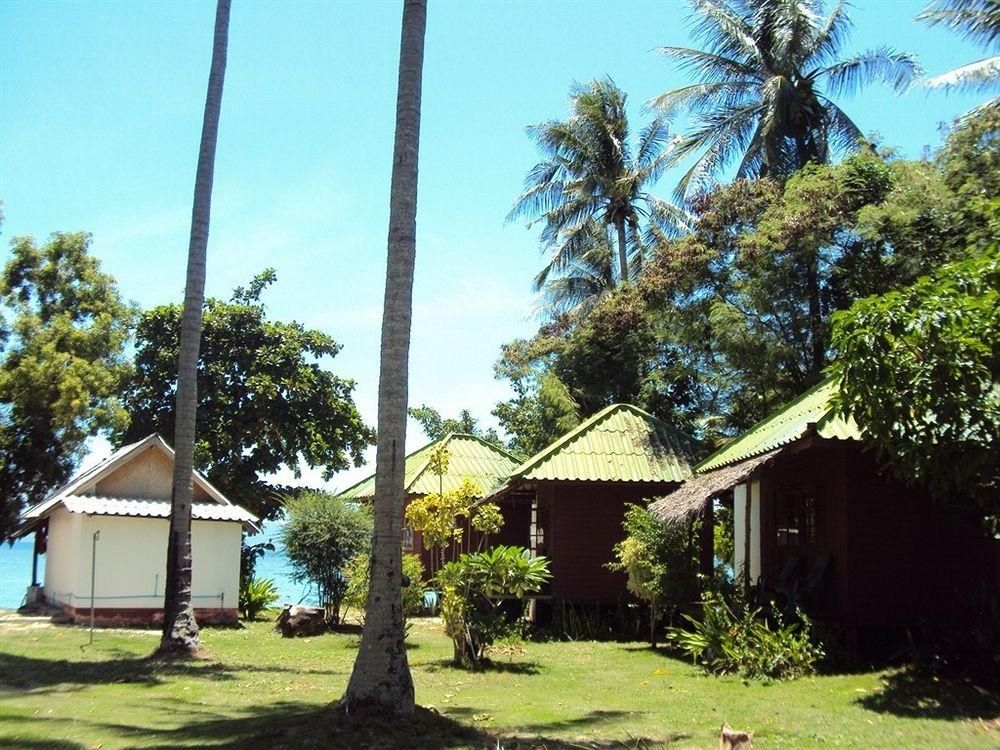 Zoe Frenchy Resort0