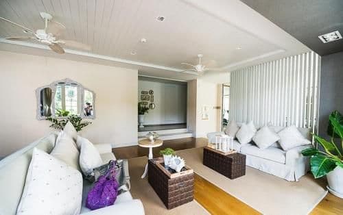 Apartment with Pool View