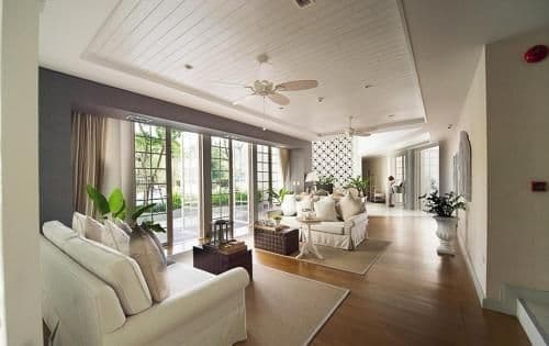 Apartment with Pool View
