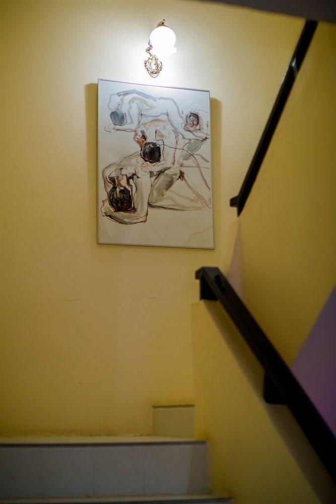 Backstage Inn0