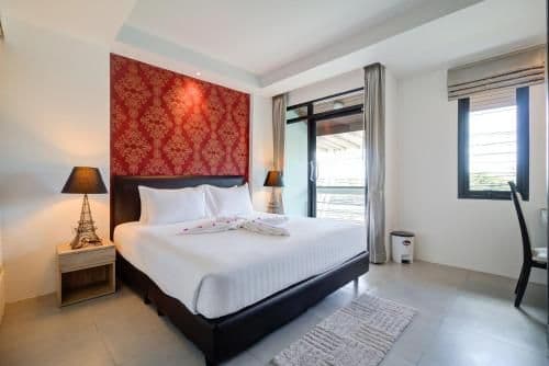 Deluxe One-Bedroom Suite 5