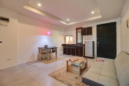 Deluxe One-Bedroom Suite 4