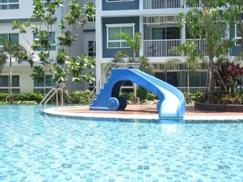 Apartment with Pool View