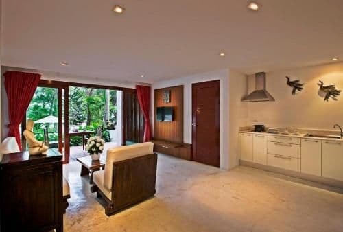 One-Bedroom Apartment with Sea View