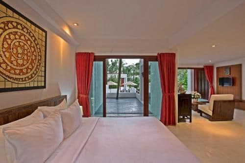 One-Bedroom Apartment with Sea View