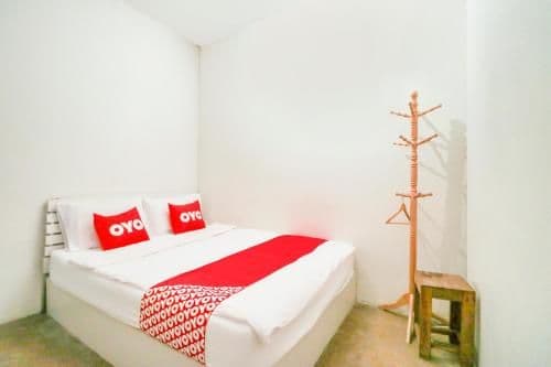 Standard Double Room with Shared Bathroom
