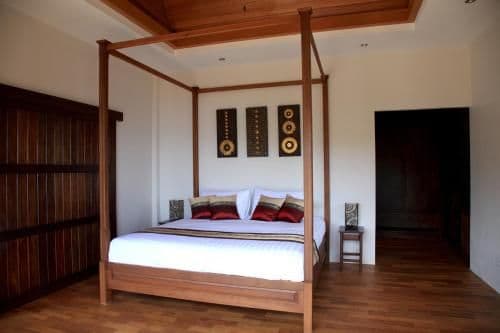 One-Bedroom Apartment with Sea View