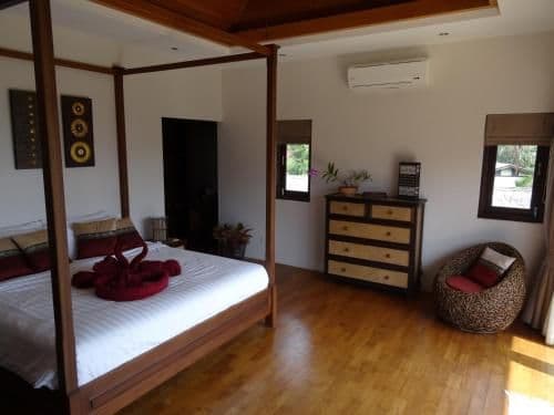 One-Bedroom Apartment with Sea View