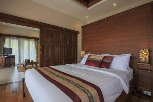 One-Bedroom Apartment with Sea View
