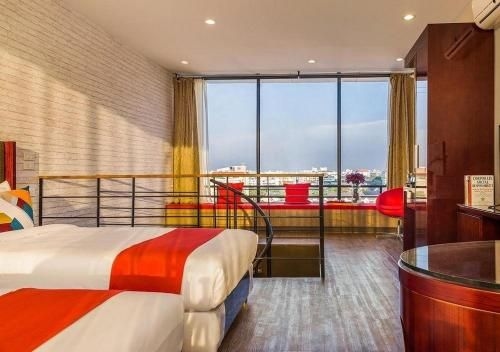 Ratchada Point Hotel1